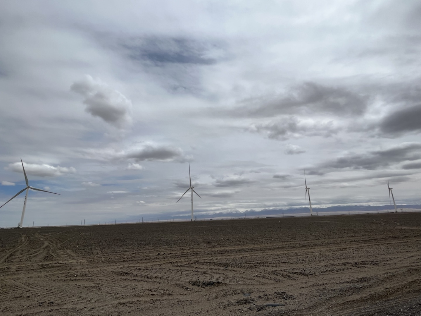 茫崖分散式风电项目场_风电场规划建设运维_金风科技